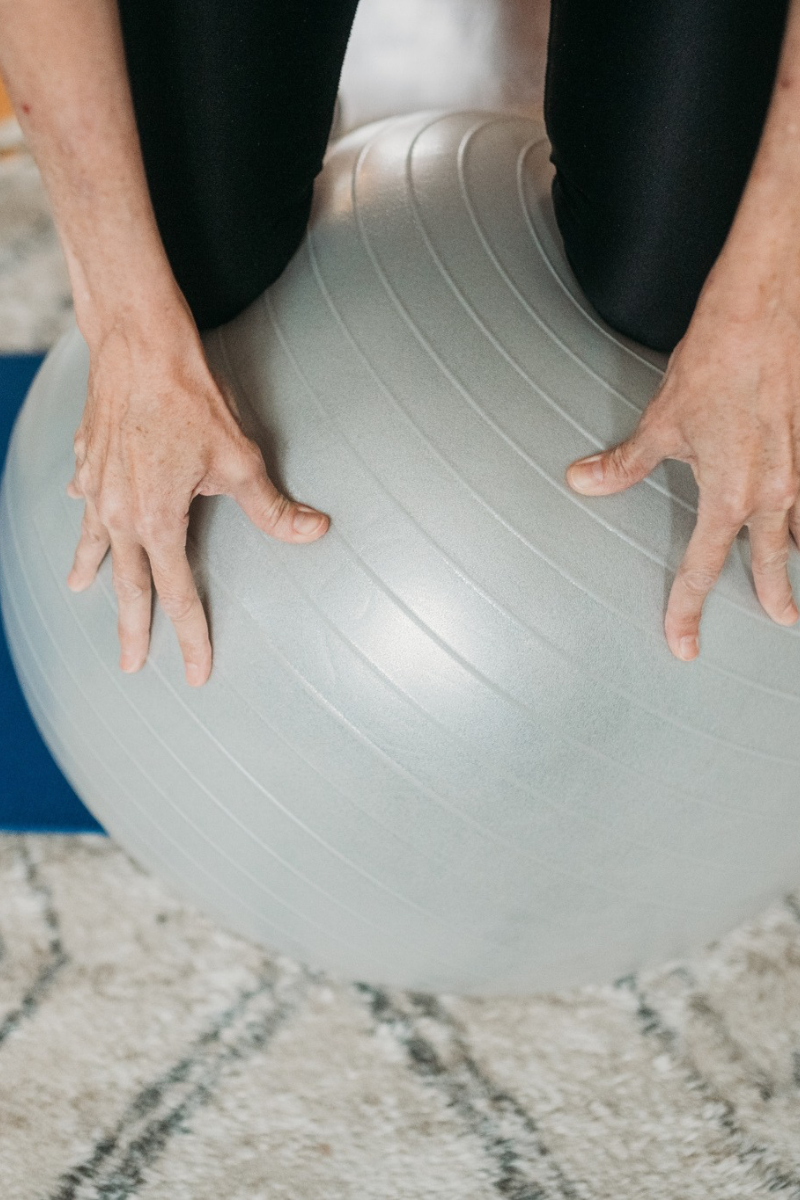 a personal training client on GLP-1 medication works on their knee health